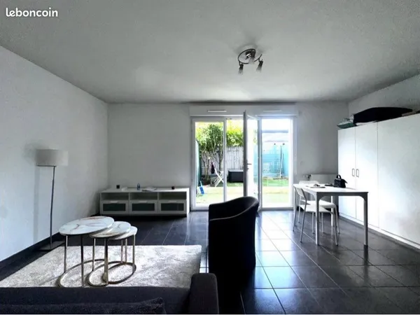 Beau studio meublé avec terrasse et parking - Livry-Gargan (93190)