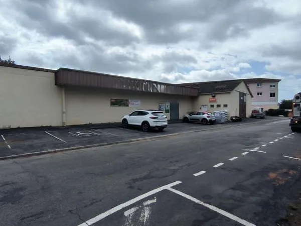 Local commercial 1147 m²