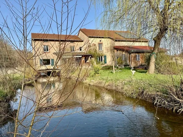 Vente ancien moulin rénové, 7 pièces, 174 m2, sur terrain de