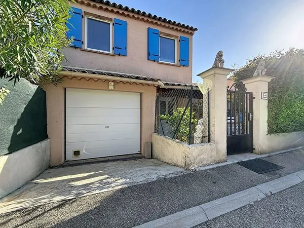 A vendre Maison Individuelle à Grasse sud - 4 chambres sur 204 m² de terrain