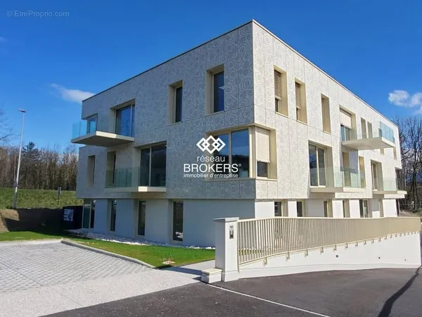 Commerce 193 m²