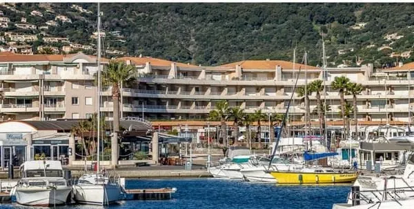 App Cavalaire Sur Mer A 1 minutes de la plage 4 pièce(s) 82.23 m2 Terrasse DE 41,36