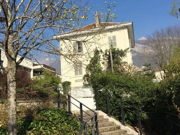 Maison de Maître - tout début 20ème dans le coeur historique de Bernin