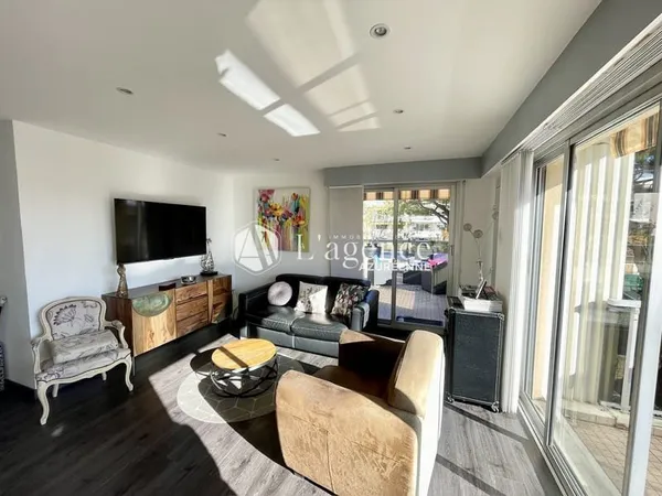 CAGNES SUR MER - CENTRE VILLE : APPARTEMENT 3 PIÈCES DERNIER