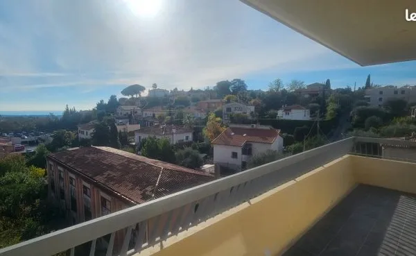 VUE MER 4P 74M2 + 35M2 de terrasse entièrement refait à neuf calme et ensoleillé parking et cave