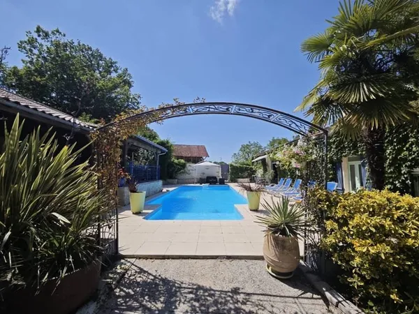 Maison 10 pièces 280 m²