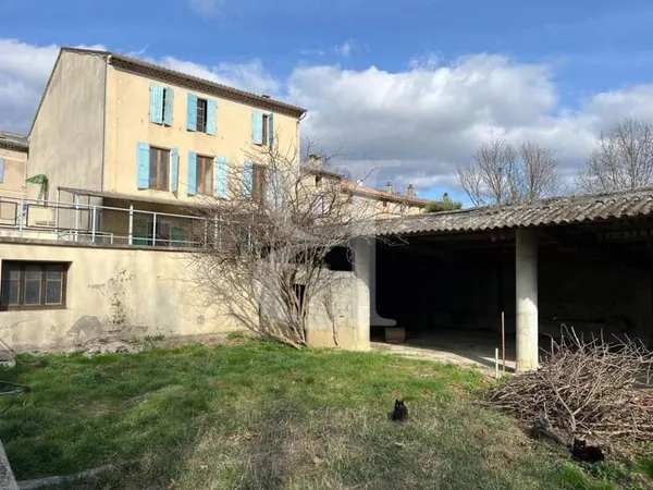 Maison de village avec dépendances dans la région de Nyons
