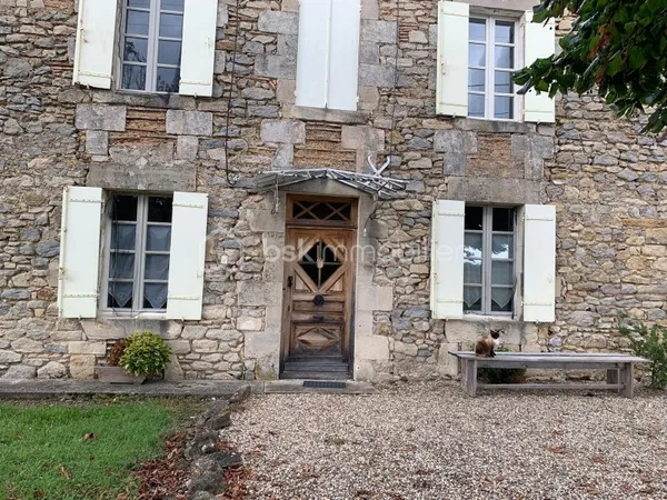 Maison 8 pièces 265 m²