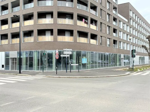 Local commercial 855 m²