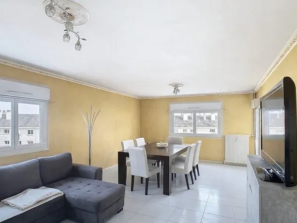 ANGERS SAUMUROISE : Grand Type 3 lumineux, balcon, cave et p