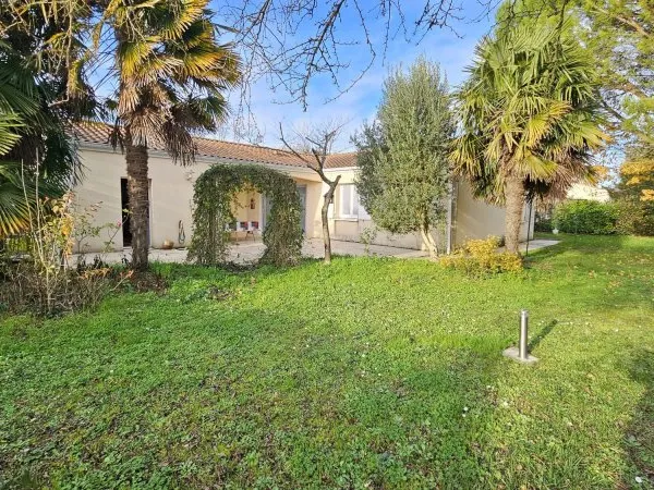 PAVILLON DE PLAIN-PIED PROCHE TOUTES COMMODITES
