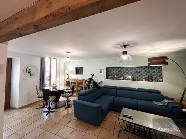Maison de village avec terrasse ensoleillée au coeur de Pomér