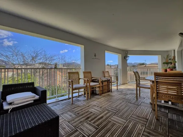 Mazargues / Roy d'Espagne. T3 de 62 m² avec terrasse et garage.