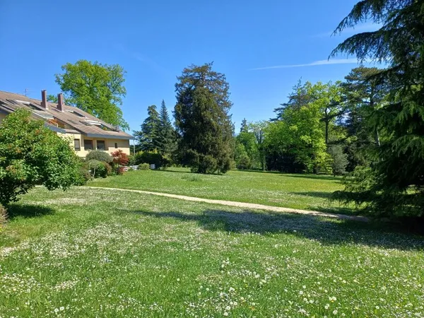 Vends appartement Meylan dans résidence avec piscine et tennis