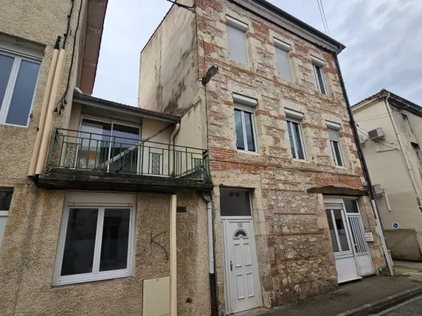 AGEN 47000 immeuble 5 pièce(s) 108.55 m2