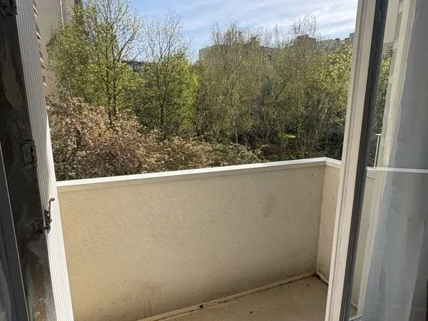 CHAMBRE MEUBLÉE AVEC BALCON PRIVÉ - PARIS 20e (Pyrénées/Gambetta)