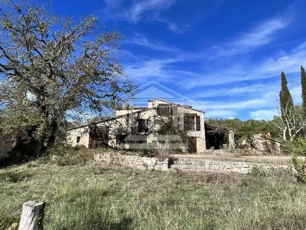 CENTER IMMOBILIER PRESENTE MAS EN PIERRE A RENOVER