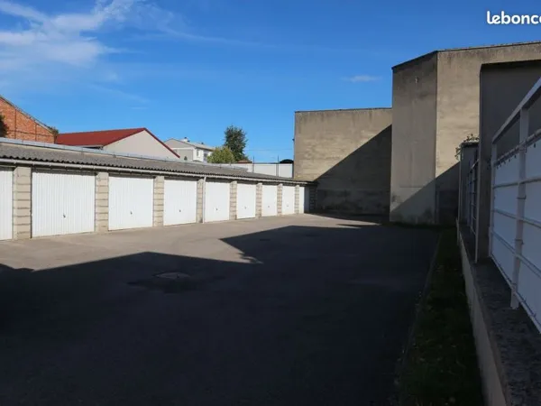 Box 12m² sécurisé et télécommandé