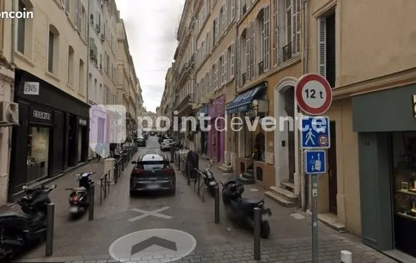 Commerce habillement/textile 80 m²