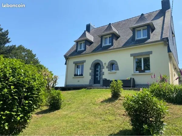 Maison familiale avec grand terrain