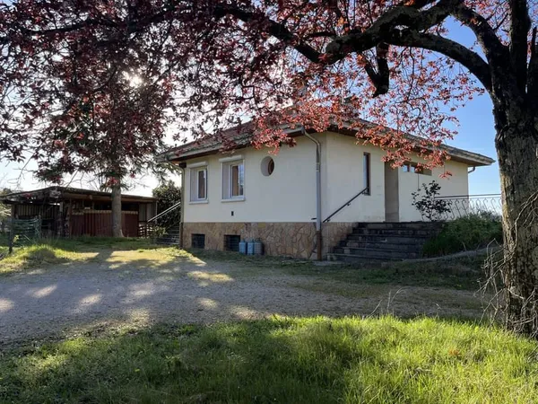 HIERES SUR AMBY - MAISON 60 m2 AVEC 2 CHAMBRES, CAVE ET GARA