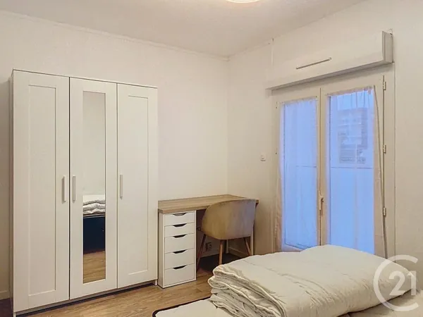 Appartement 1 pièce 77 m²