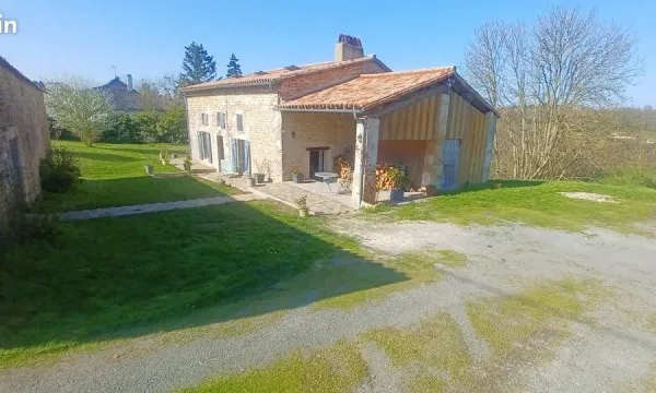 Maison avec cachet dépendance et terrain