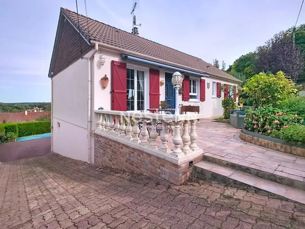 10 minutes de DREUX, charmante maison familiale de 140 m² édifiée sur un terrain clos de 561 m²