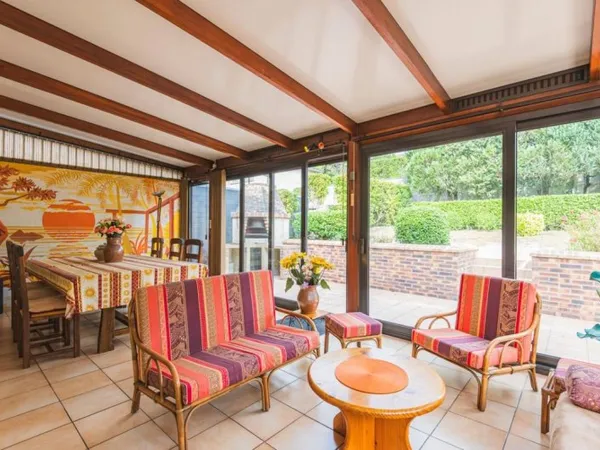 Maison familiale avec terrasse et jardin