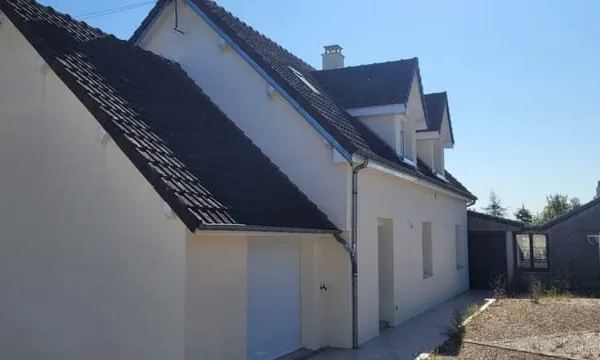 BELLE MAISON CONTEMPORAINE ET SON BEAU TERRAIN A BATIR