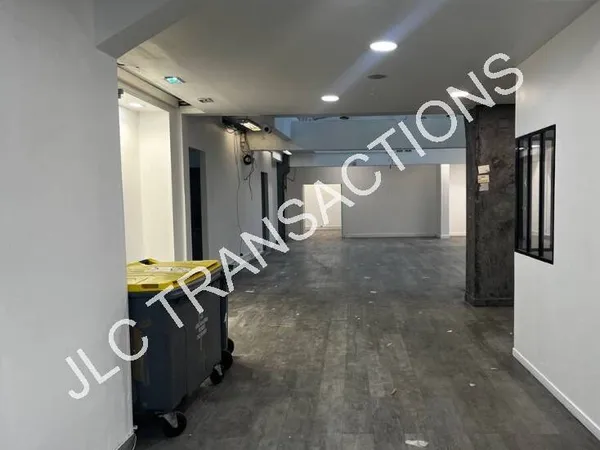 Boutique 2 pièces 380 m²