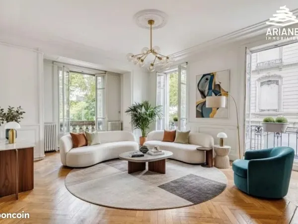 Appartement 8 pièces 192 m²