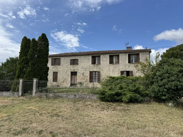 Maison en pierres à restaurer