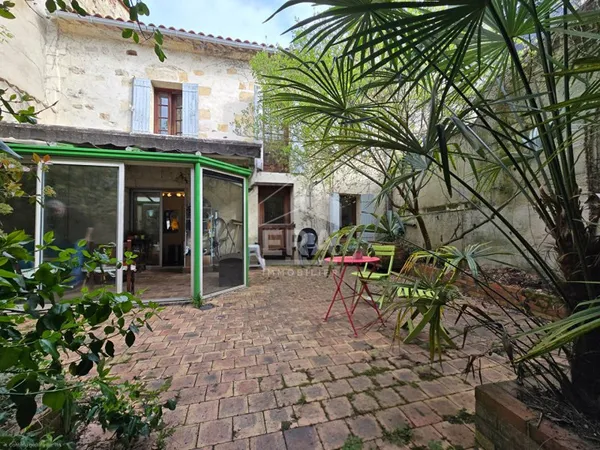 Maison Montpon Menesterol 9 pièce(s) 181,71 m2