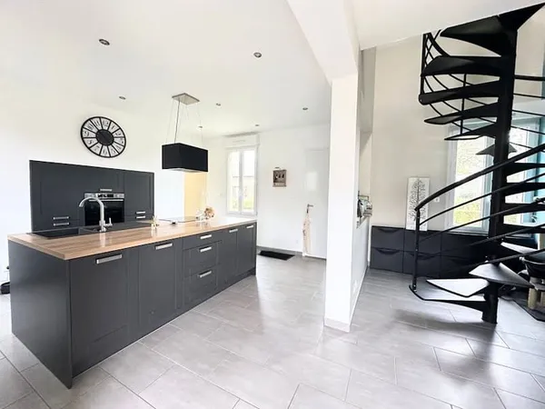 Maison 4 pièces 145 m²