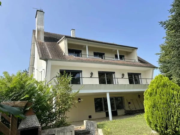 AUXERRE PERIPHERIE PROPRIETE DE 300 M²