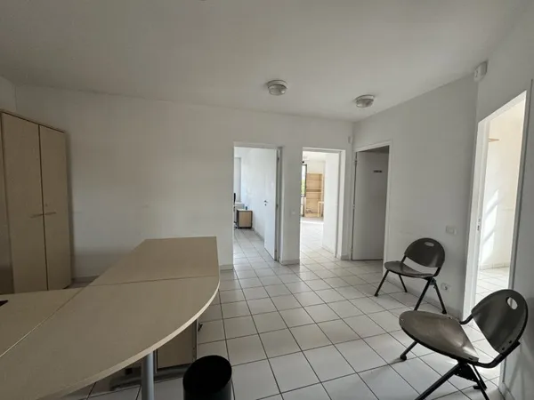 A louer - Local Professionnel 76m2 à ROUSSET