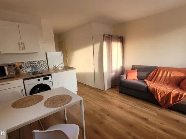À louer - Studio meublé rénové 22 m² - calme, lumineux, fibre, parking privée - Rouen Rive Droite