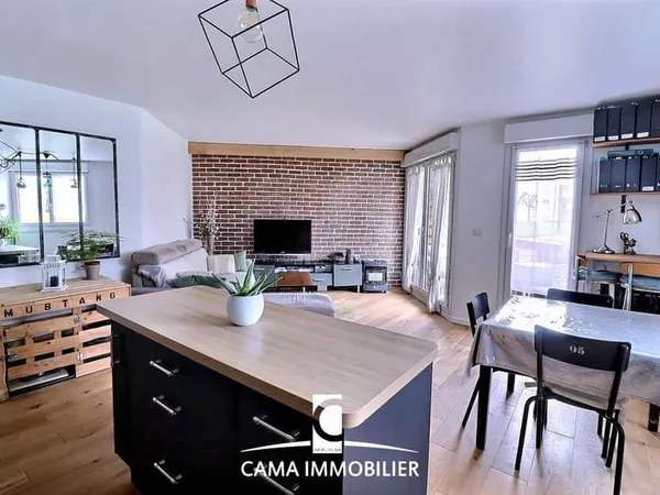 GARE A PIEDS - 2 CHAMBRES + BUREAU - RAVALEMENT PAYE - PARKI