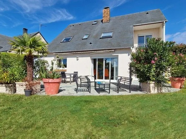 Agréable Maison Contemporaine 129 m2 terrain 393 m2 exposé Sud/Ouest à l'Orée de Sainte Adresse LE H