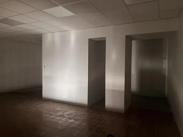 Local commercial avec belle vitrine