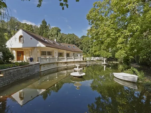 Maison 10 pièces 296 m²