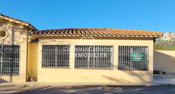 Local commercial avec une belle visibilté