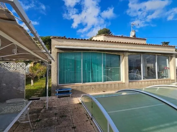LE ROVE SUPERBE VILLA T3 AVEC PISCINE GARAGE ET TERRAIN