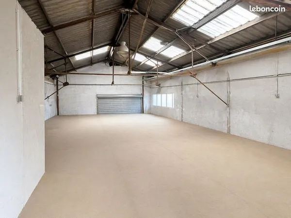 Location locaux professionnels 50 m² et 100 m² Cabriès (proche Plan de Campagne)