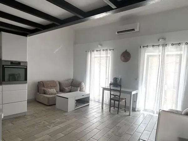 Appartement Lambesc au calme coeur de village