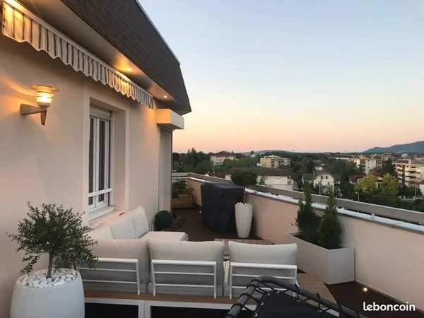 T3 attique - Dernier étage - Terrasse 39 m² - Très lumineux