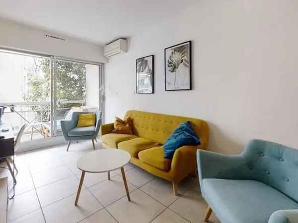 Appartement 6 pièces 12 m²