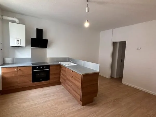 À louer - Appartement T2 de 55 m² avec cour intérieure - Hyper centre - RDC