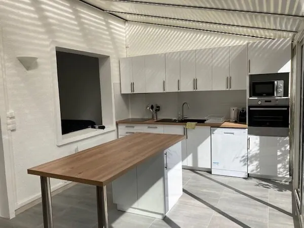 Chambre meublée avec douche privative dans une maison en colocation -Talence